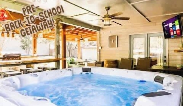 Canyon Lake Farmhouse | Hot Tub + Sauna | Pets OK in Canyon Lake