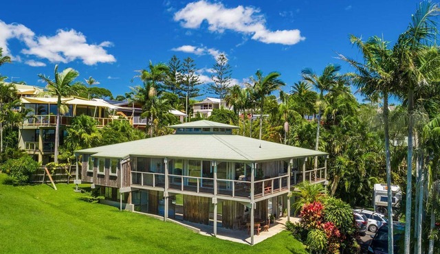 Cape Breeze - 5 BR home with headland views in Byron Bay