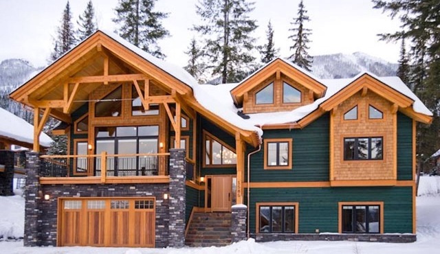 Chalet, 5 Bedrooms + Den, 4.5 Baths (Sleeps 10-12) in Golden