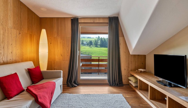 Chalet 'Compatsch' with Mountain View, Private Terrace and Wi-Fi in Kastelruth