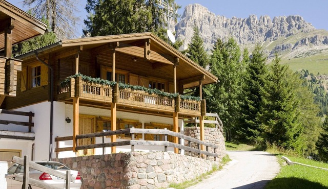 Chalet karezza Facing ski slopes carezza 20 min from BOLZANO altoadige in Carezza