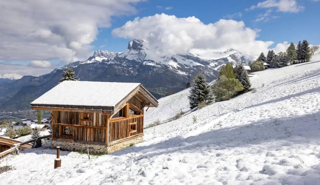 Chalet 'Mazot De Warens' with Mountain View, Private Terrace and Private Garden in Combloux