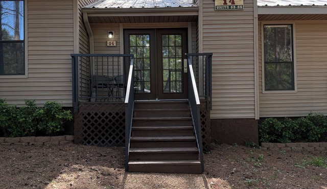 Charming 2-bedroom apartment with AC in Holly Lake Ranch in Holly Lake Ranch