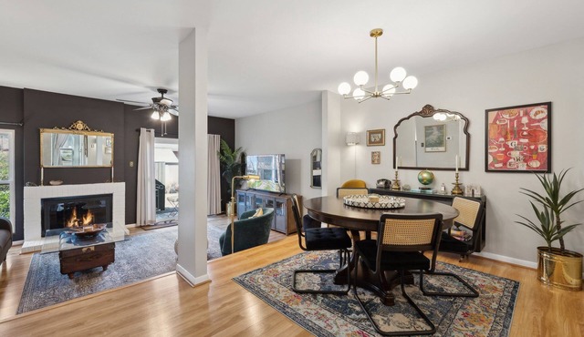 Charming 2-Bedroom Vintage Modern Condo in Midlothian with AC, Wi-Fi, Pool in Midlothian