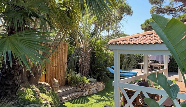 Charming chalet - Vacation village with swimming pool - 10 min from Saint-Tropez in Gassin