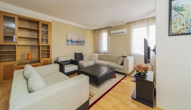 Charming Flat near Konyaalti Beach with Balcony in Antalya