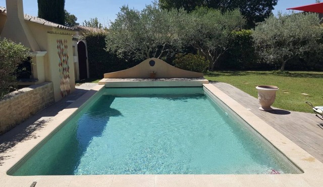 Charming Villa with Pool, close to The Alpilles in Cornillon-Confoux