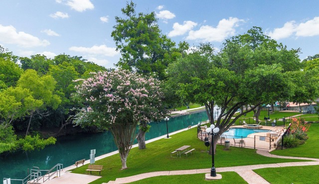 Comal Riverfront Condo w/Pool, Longest Float, Tubes Included! in New Braunfels