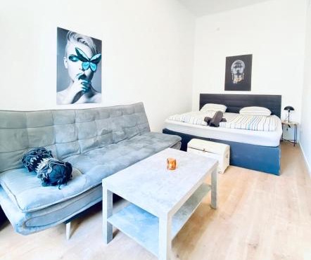 Comfortable 5BR Accommodation 7 Min to Westbahnhof in Vienna