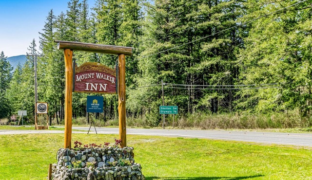 Complete multi-room inn for large group destination near Olympic National Park in Quilcene