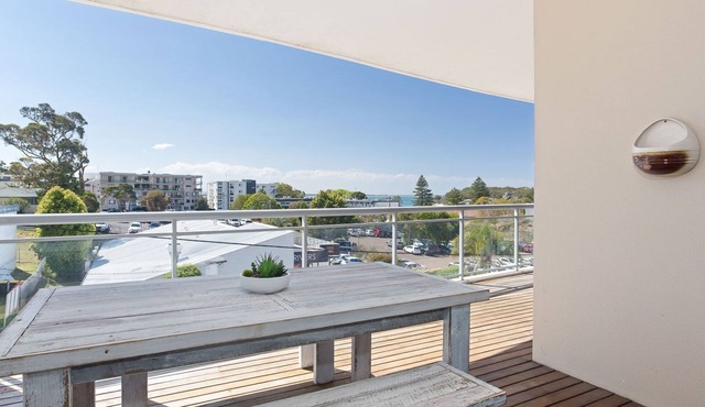 Cote D'Azure, 13 61 Donald Street - Lovely unit air con, Wi-Fi, secure parking, complex lift and pool in Nelson Bay