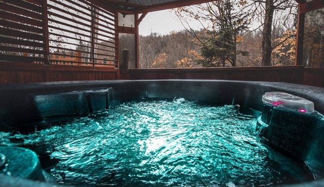 Cozy cottage with hot tub! in Saint-Adolphe-d'Howard
