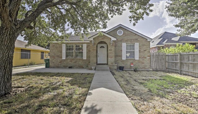 Cozy Weslaco Home with Backyard in Quiet Neighborhood in Weslaco