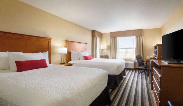 Days Inn & Suites by Wyndham Edmonton Airport in Leduc