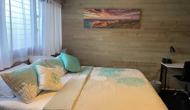 Dazzling Waikiki Apt Sleeps 7-excellent A/C & PARKING included in Honolulu
