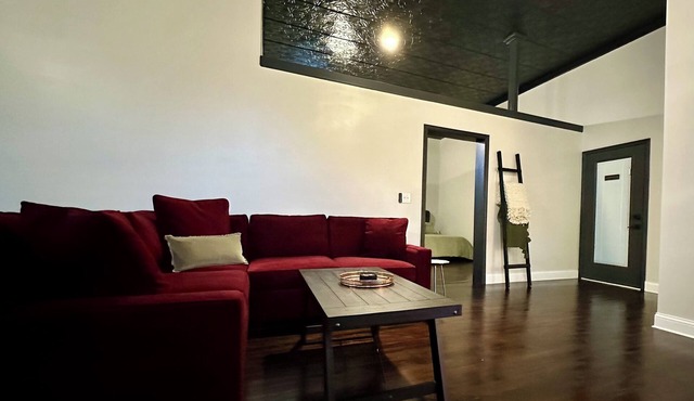 Depot Suite - Ground-Floor Historic Loft on Katy Trail, 4 Mins to Hermann Wineries in Hermann