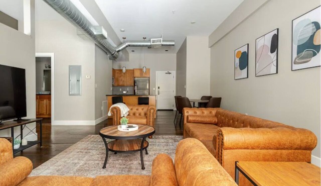 Downtown Indy Luxury 1BR Perfect Central Location in Indianapolis