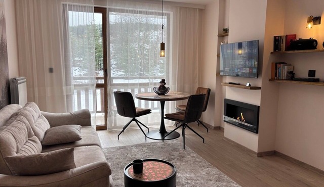 ✨ Elegant Mountain Apartment with Fireplace, Balcony Views, SKI In&Out ⛷ in Bansko