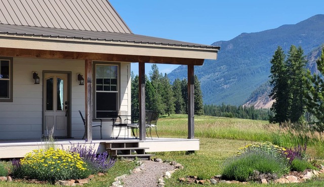 Epic Views - Peaceful, Eco-friendly Home - 30 Minutes to Glacier National Park in Kalispell