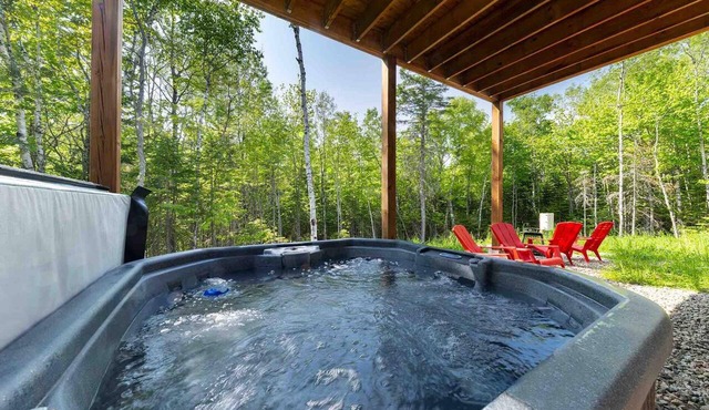Evasion Plein Air 1: Hot Tub, 8 Km Trails & BBQ in Baie-St-Paul
