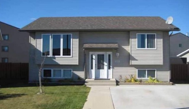 Executive furnished split level house in Bonnyville