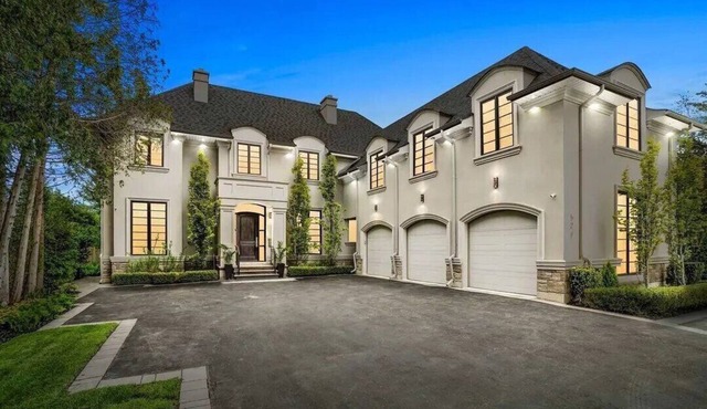 Exquisite private Villa just outside of the city. in Pickering