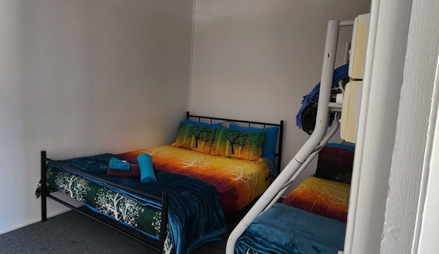 Golden Mt Rest Off Pepperina Lane, fully self-contained, sleeps 5 guests in Mount Morgan