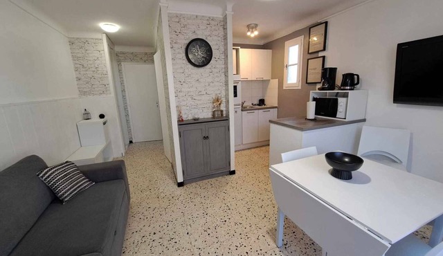 Ground floor 2-room apartment near beach with terraces and parking in Marseillan-Plage