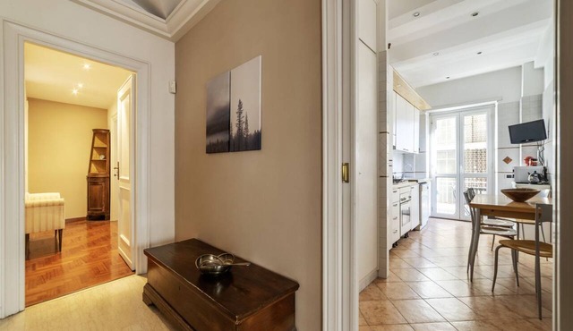 GuestHost - Elegant and comfortable 140sqm apartment that can accommodate up to 6 people. Located on the 2rd floor, with a lift (not suitable for disabled), of a building located few steps away from Cipro Metro Stop, the property is 12 minutes walk away in Roma