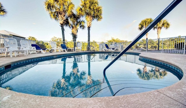 Gulf Views/Community Pool/Short Walk to Beach/Recently updated Charming Beach House/Sleeps 15/WiFi in Seacrest