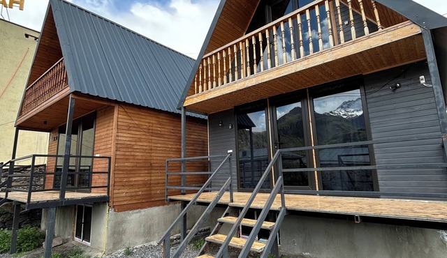 Hideaway Kazbegi Chalet in Stepantsminda