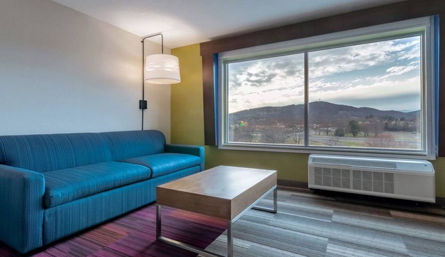 Holiday Inn Express & Suites Marion by IHG in Marion