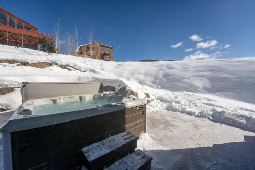 Hot Tub, Views, Walk to Coffee, Luxury Retreat in Crested Butte