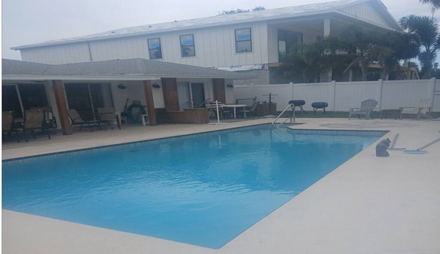 Indian Rocks Beach Pet Friendly Home 2blks To Beach. Waterfront, Pool Home! in Indian Rocks Beach