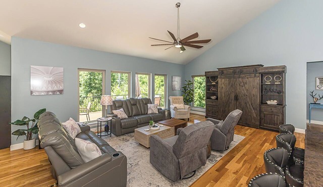 Innsbrook Luxe Escape - Spacious Retreat, Hot Tub in Innsbrook