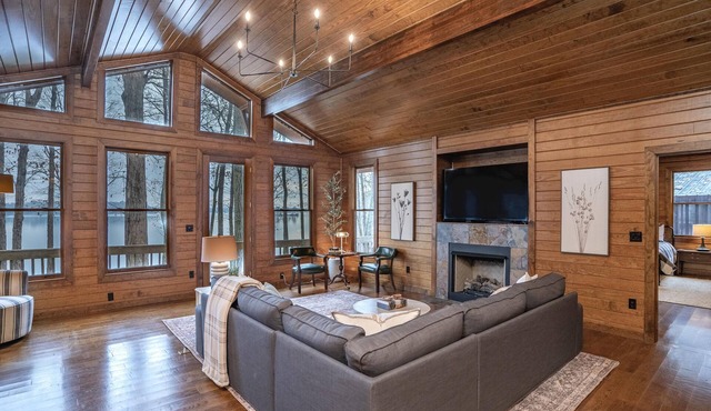 Lake Oconee Lake Front Cabin+Private Dock+Fire Pit+Fireplace+AMAZING VIEWS! in Eatonton