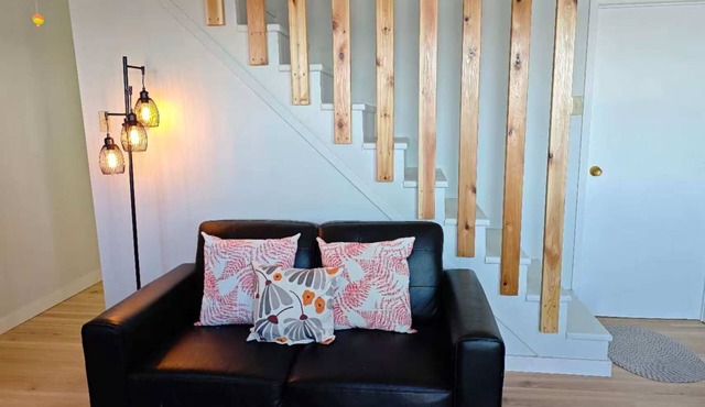 LAKEFRONT COTTAGE #2 - Less than 30 minutes to Sandbanks - LAKE CONSECON RESORT in Prince Edward