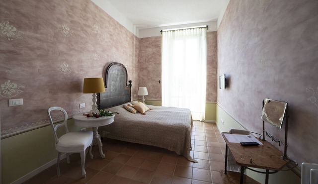 Large apartment in a historic building in the historic center of Livorno. in Livorno