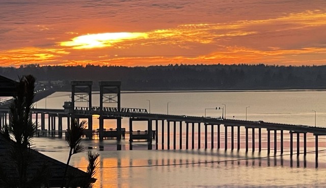 Large comfortable home with stunning views in Astoria