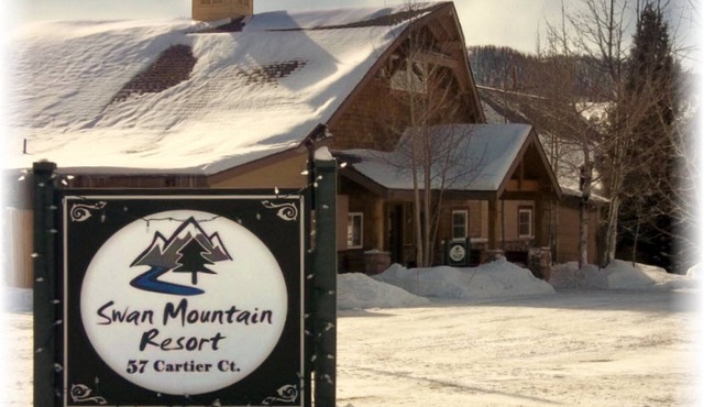 Large Ski Condo Sleeps 8. Free WiFi. Fireplace. Hot Tub. Pool. Minutes to Slopes in Dillon
