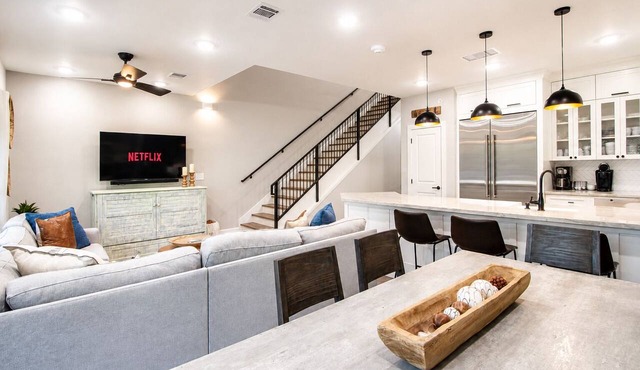Luxury Condo on Guadalup River-5 Star Amenities-Walk to Gruene in New Braunfels