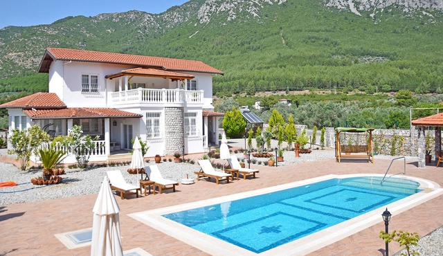 Luxury Villa Estelle in Yesilüzümlü