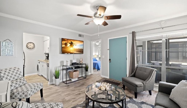 Madeira Beach Yacht Club 155B, 1 Bedroom, Sleeps 4, Heated Pool, Sauna, Pier in St Pete Beach