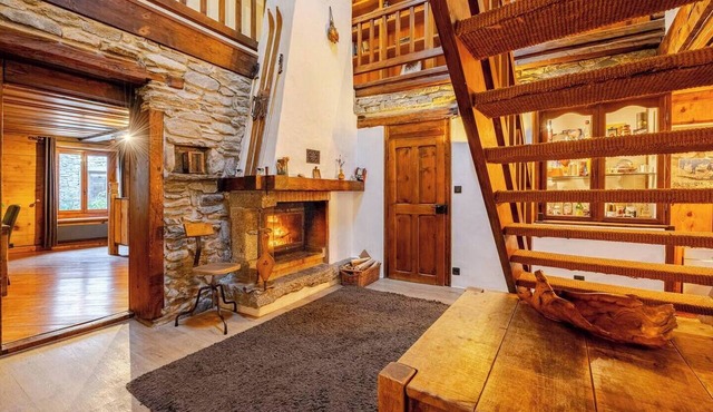 Marmotte Mountain Manor - Historical Chalet from 1668 in Chamonix-Mont-Blanc