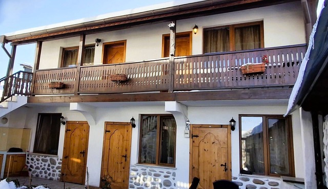 Marvelous 8-bedroom catered ski chalet in Bansko with Total Chalets in Bansko