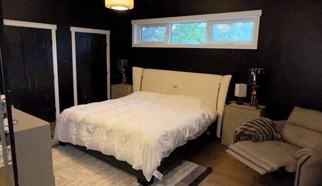 Modern 3 Bedroom Apartment Perfect for Visiting Family or Working Professionals in Brooks
