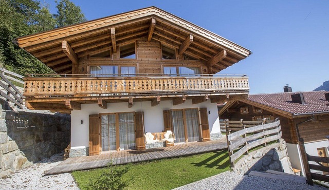 Modern Family Chalet, Pet Friendly, Sauna, Mountain Views in Bramberg am Wildkogel