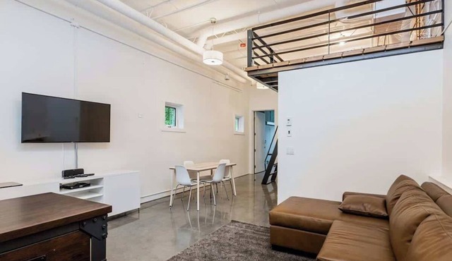 Modern Loft Haven | BBQ, Sleeps 6 | in Calgary