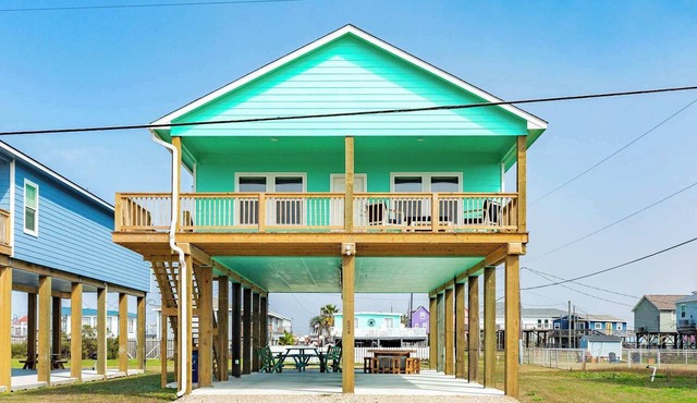 Modern Surfside Beach House Near The Jetty in Surfside Beach
