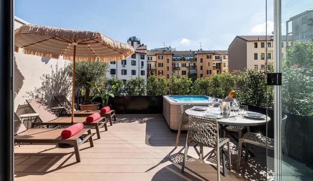 Modigliani Terrace Jacuzzi Golden House in Milan